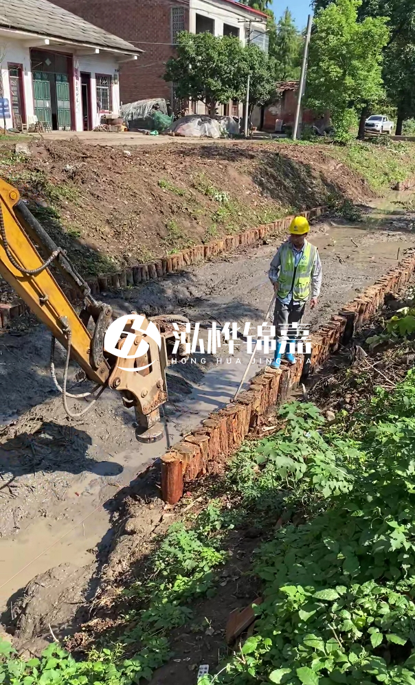 寧德河道清淤專業(yè)施工-挖掘機(jī)清理河底淤泥的深度如何控制？